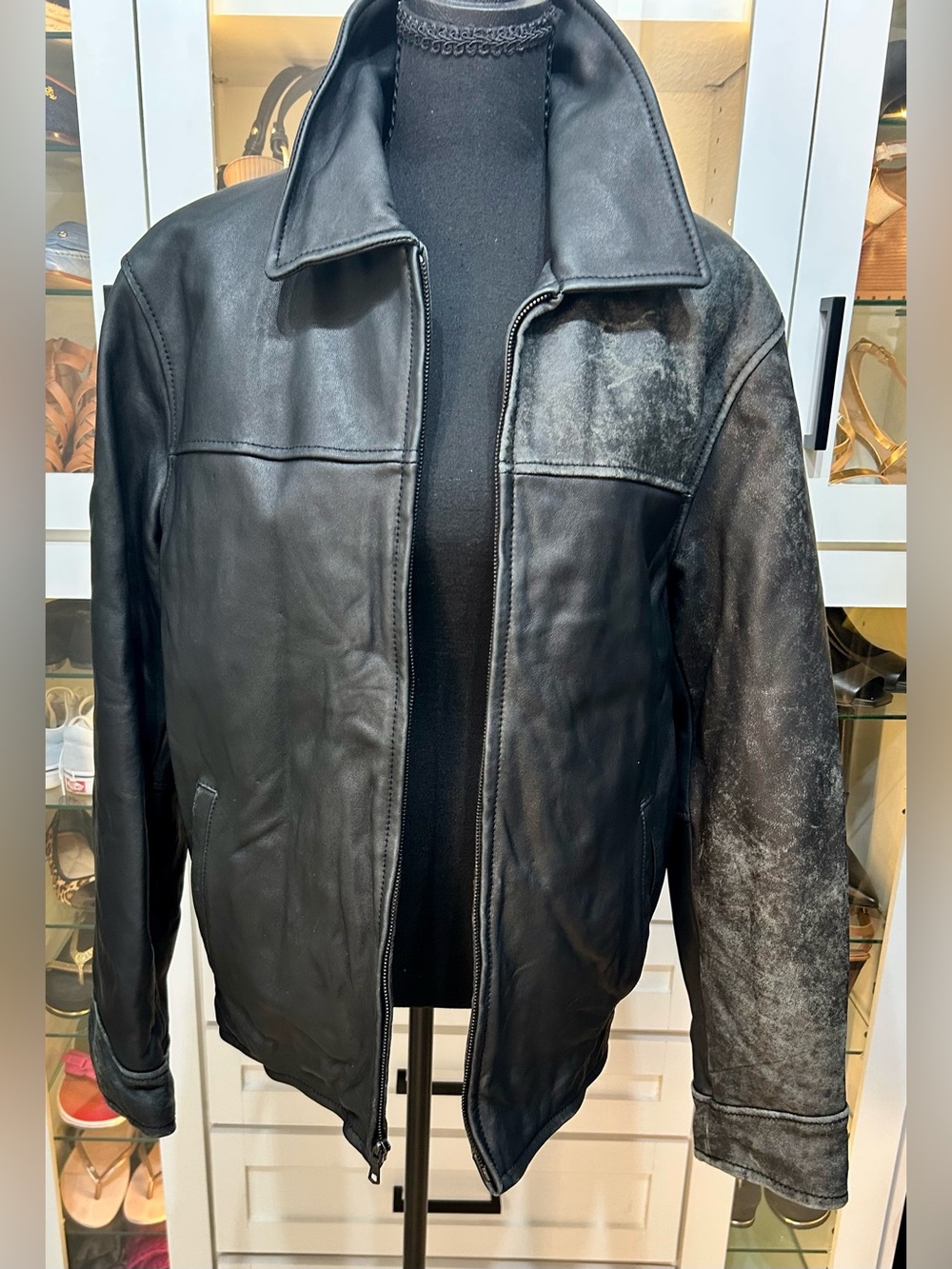 Vintage 90s/Y2K Tommy Hilfiger Men’s Genuine Leather Jacket, Size Small